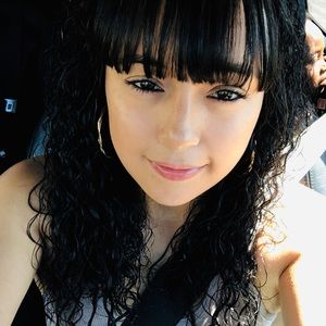 Meet your Posher, Raquel